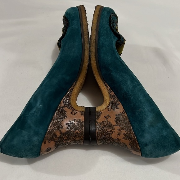 Audley London Turquoise Suede Tooled Leather Heels - Picture 4 of 9